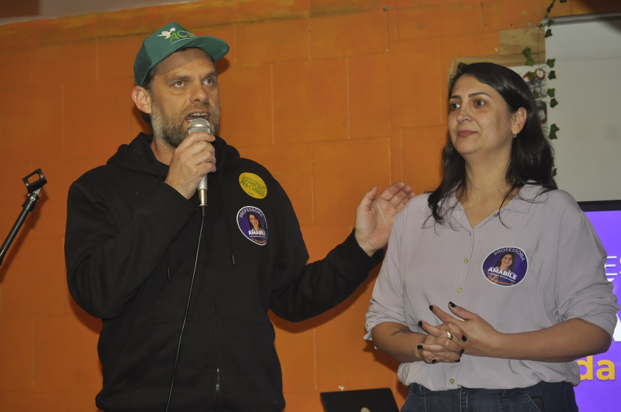 Militantes e famílias presentes no evento político